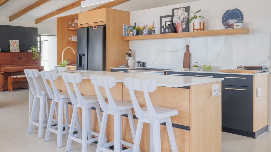 6 Bedroom Property for Sale in Agulhas Western Cape